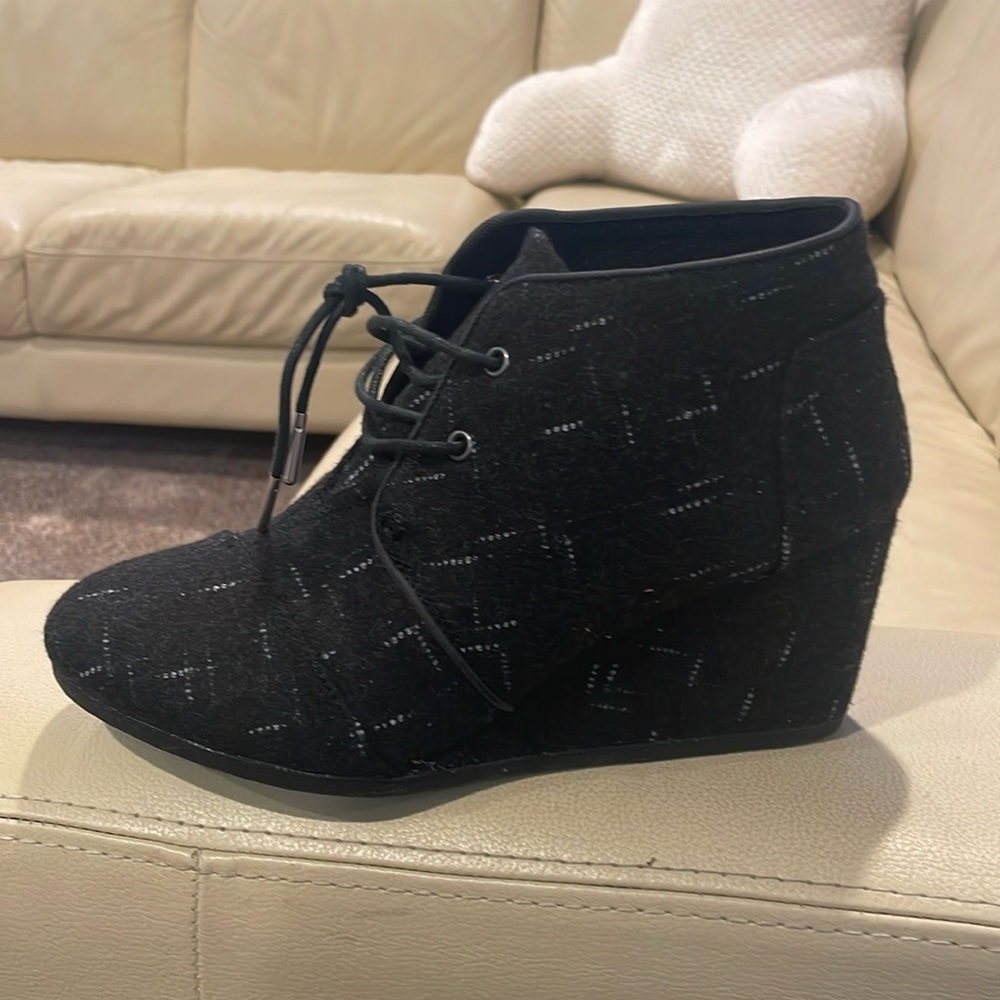New TOMS Desert Wool Wedge Booties in Black Dot Size 10